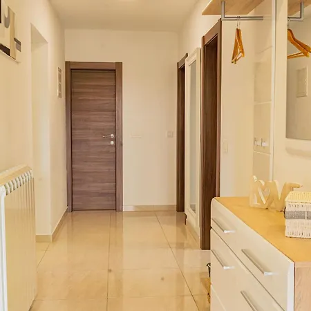 Skalin Apartamento Radmani